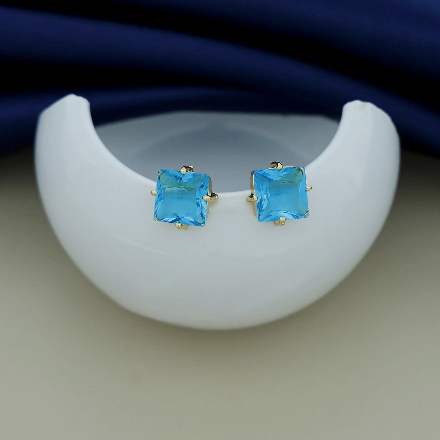 Diamond Glossy Stud