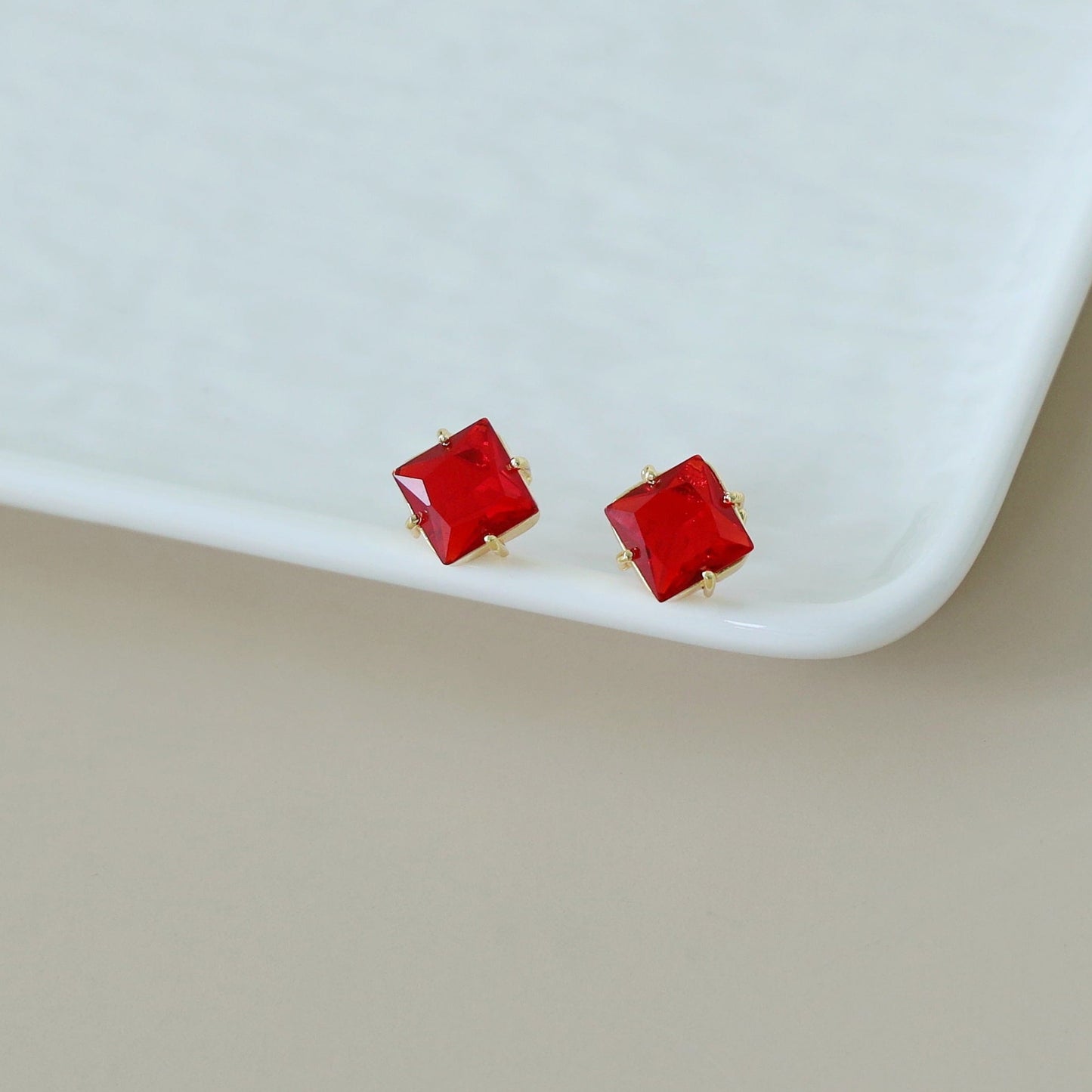 Diamond Glossy Stud
